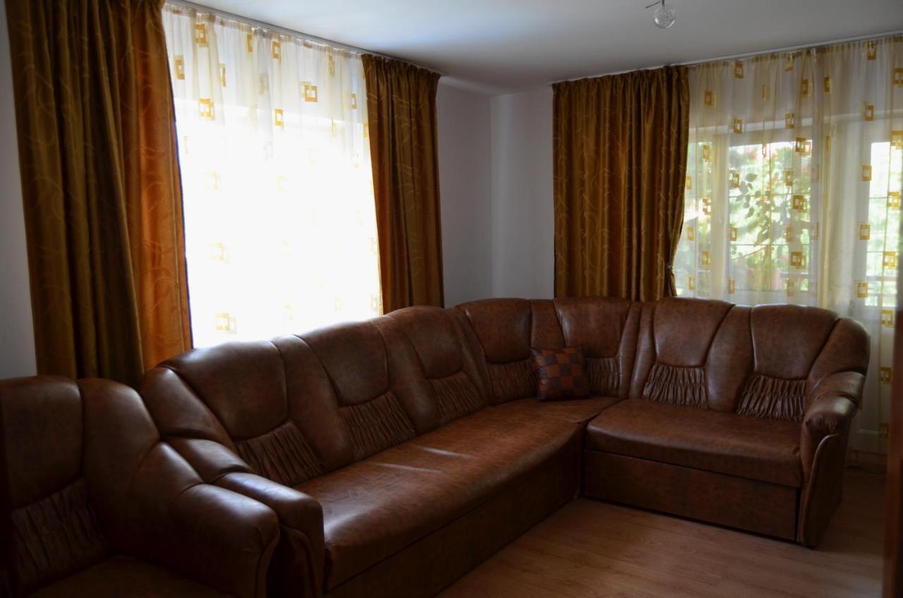 Vila Nadia Hotel Oesti-Paminteni ภายนอก รูปภาพ