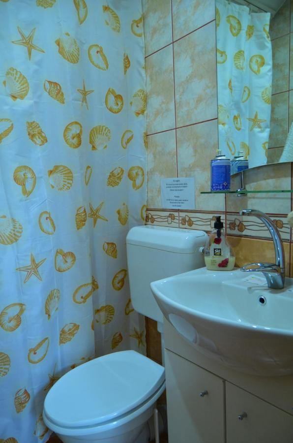 Vila Nadia Hotel Oesti-Paminteni ภายนอก รูปภาพ